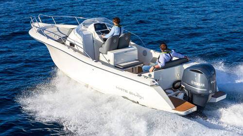 Motorboot von White Shark mit Außenborder von Yamaha.