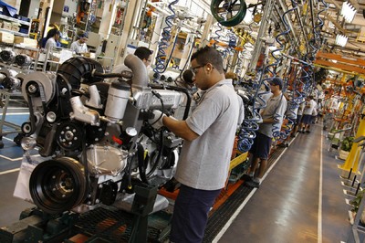 Motorenproduktion bei Mercedes-Benz do Brasil.