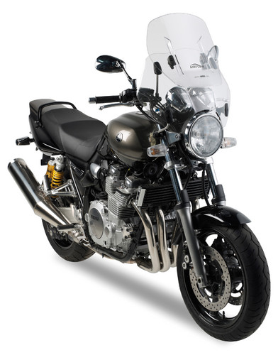 Motorrad mit Airflow-Windschutzschiebe von Givi.