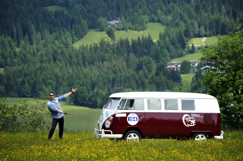 Mousse T. fährt zum zweiten Mal im VW Bulli bei der Kitzbüheler Alpenrallye mit.