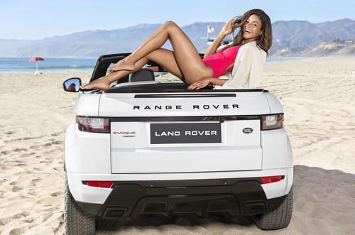 Naomie Harris und Range Rover Evoque Cabriolet.