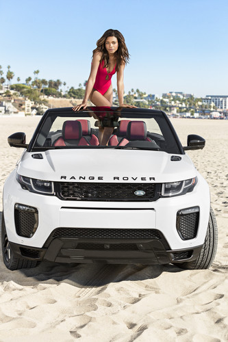 Naomie Harris und Range Rover Evoque Cabriolet.