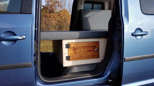 Natürliche Reisemobile verwandelt den Hochdachkombi in einen Minicamper. 