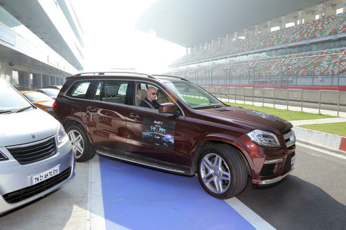 „NDTV Car of the Year”-Awards: Beginn der Testfahrt mit dem Mercedes-Benz GL.