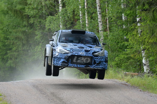 Neuer Hyundai i20 WRC beim Testen.