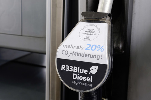 Neuer regenerativer Kraftstoff von Volkswagen: R33 Blue Diesel.