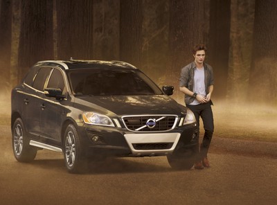 „New Moon – Bis(s) zur Mittagsstunde“: Vampir Edward Cullen (Robert Pattinson) fährt einen Volvo XC60.