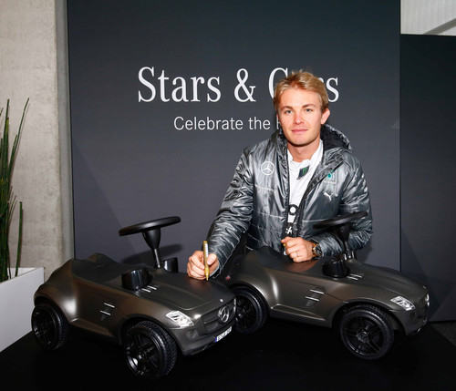 Nico Rosberg signierte einen Bobby-Benz Racing Edition.