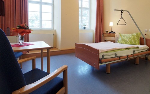 Niederflurbett für das Hospiz St. Ferrutius in Taunusstein.