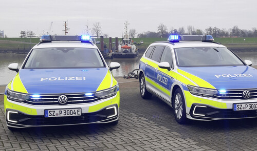 Niedersachsens Polizei fährt elektrisch: Passat Variant hybrid.