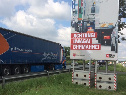 Niedersächsische-Plakat-Aktion zu mehr Verkehrssicherheit.