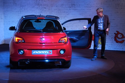 Niels Loeb, Chefdesigner Exterieur von Opel, präsentiert den Adam S.