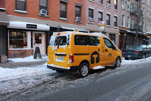 Nissan Evalia Yellow Cab.