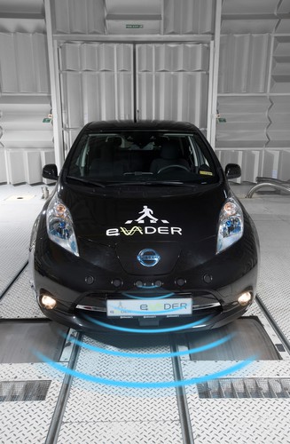 Nissan hat im Rahmen eines EU-Projektes gemeinsam mit zehn weiteren Konsortiums-Mitgliedern die nächste Generation eines Fußgänger-Warnsystems für Elektroautos entwickelt.
