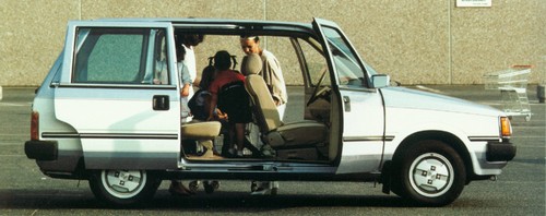 Nissan Prairie (1982).