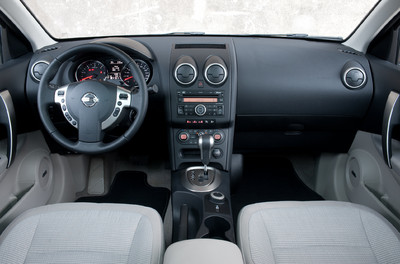Nissan Qashqai: Im Jahrgang 2010 jetzt auch mit zweifarbigem Innenraum als Option bei der Lederausstattung.