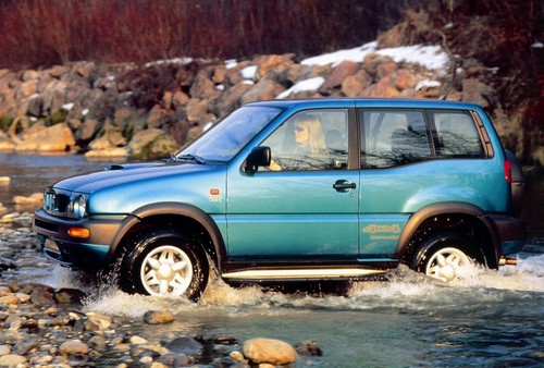 Nissan Terrano II (1996).