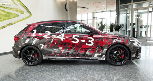 Noch leicht getarnt: Audi RS 3 Sportback.