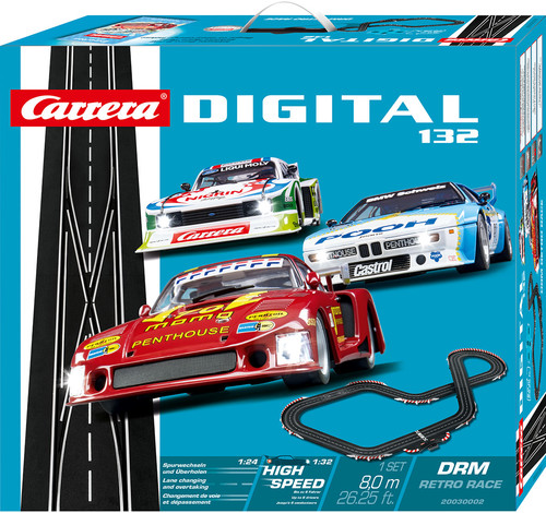 Nostalgisch verpackt: Carrera-Digital-132-Bahnset „DRM Retro Race“.
