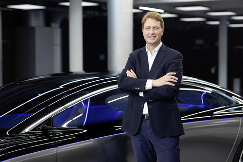 Ola Källenius und der Mercedes-Benz Vision EQS.