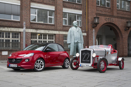 Opel Adam und Loryc Electric Speedster zu Besuch bei Adam Opel in Rüsselsheim.