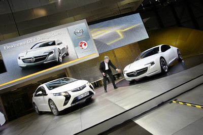 Opel Ampera (links) und Opel Flextreme.