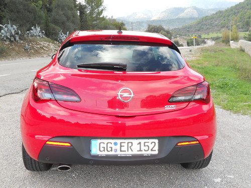 Opel Astra GTC.