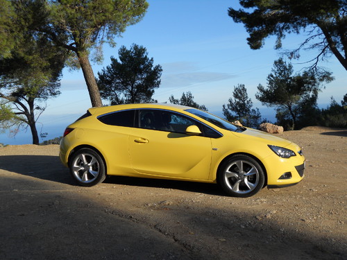 Opel Astra GTC.