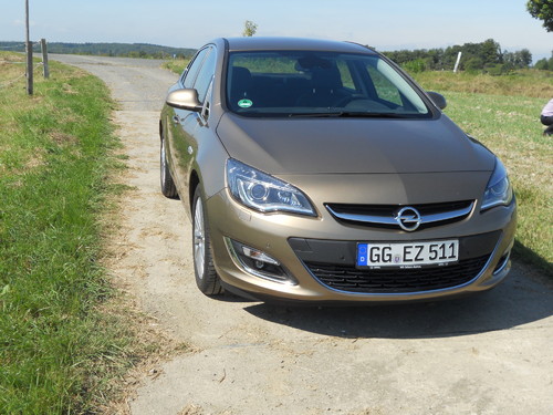 Opel Astra Limousine.