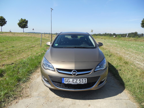 Opel Astra Limousine.