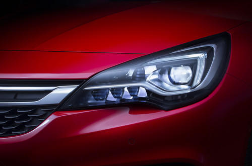 Opel Astra mit Voll-LED-Matrix-Licht.