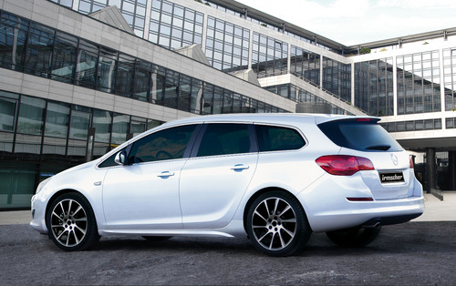 Opel Astra Sports Tourer mit Irmscher-Teilen.