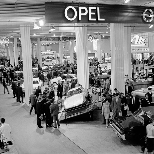 Opel auf der IAA im Jahr 1965.