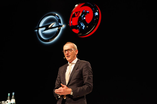 Opel-Chef Dr. Karl-Thomas Neumann eröffnet den Top 100-Kongress in Rüsselsheim.