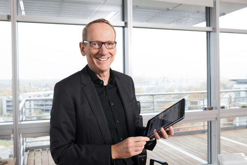 Opel-Chef Dr. Karl-Thomas Neumann ist jetzt Mitglied des weltweit auf 500 Teilnehmer beschränkten Influencer-Programms.