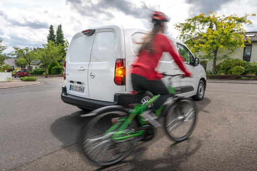 Opel Combo Cargo mit Surround Rear Vision.