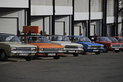 Opel Commodore A, Diplomat B, Admiral A, Rekord D und das Rekord C Cabrio mit geschlossenen Verdeck bei der Creme 21.