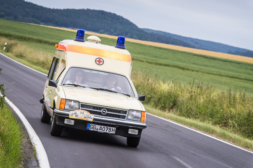 Opel Commodore C mit Krankenwagenaufbau von Miesen (1983).