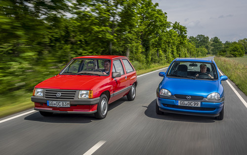 Opel Corsa A und Corsa B Edition 100 (von links).
