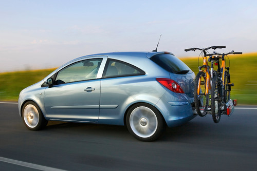 Opel Corsa mit Flexfix-Fahrradträger.