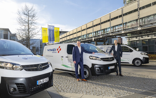 Opel Deutschland-Chef Andreas Marx (links) mit Stefan Falk, Geschäftsführung Vinci Energies Deutschland Building Solutions.