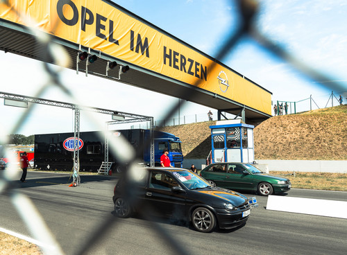 Opel-Fantreffen in der Motorsportarena Oschersleben.