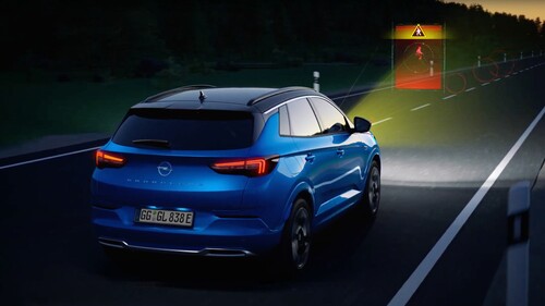 Opel Grandland Plug-in-Hybrid mit Intellilux-LED-Pixellicht und Nachtsichtsystem Night Vision.