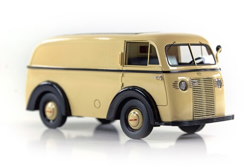 Opel hat den Prototyp des Opel Blitz Lieferwagen 1,5-23 COE von 1937 als Miniaturmodell nachgebaut. 