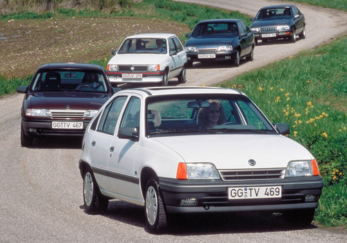 Opel Kadett E (1989). 