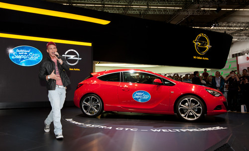 Opel kooperiert mit RTL: Live-Auftritt von Pietro Lombardi, Gewinner der achten DSDS-Staffel.