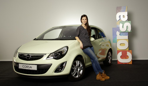 Opel-Markenbotschafterin Lena Meyer-Landrut beschert dem Corsa steigende Verkaufszahlen.