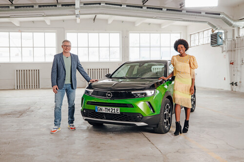 Opel Marketing-Direktor Albrecht Schäfer und &quot;GNTM&quot;-Model Ashley.