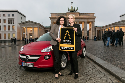 Opel-Marketingchefin Tina Müller (links) und Julia Steyn, Vice President Urban Mobility and Maven bei GM (rechts), stellten das neue Mobilitätskonzept vor.