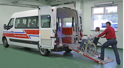 Opel Movano als Behindertentransportwagen.